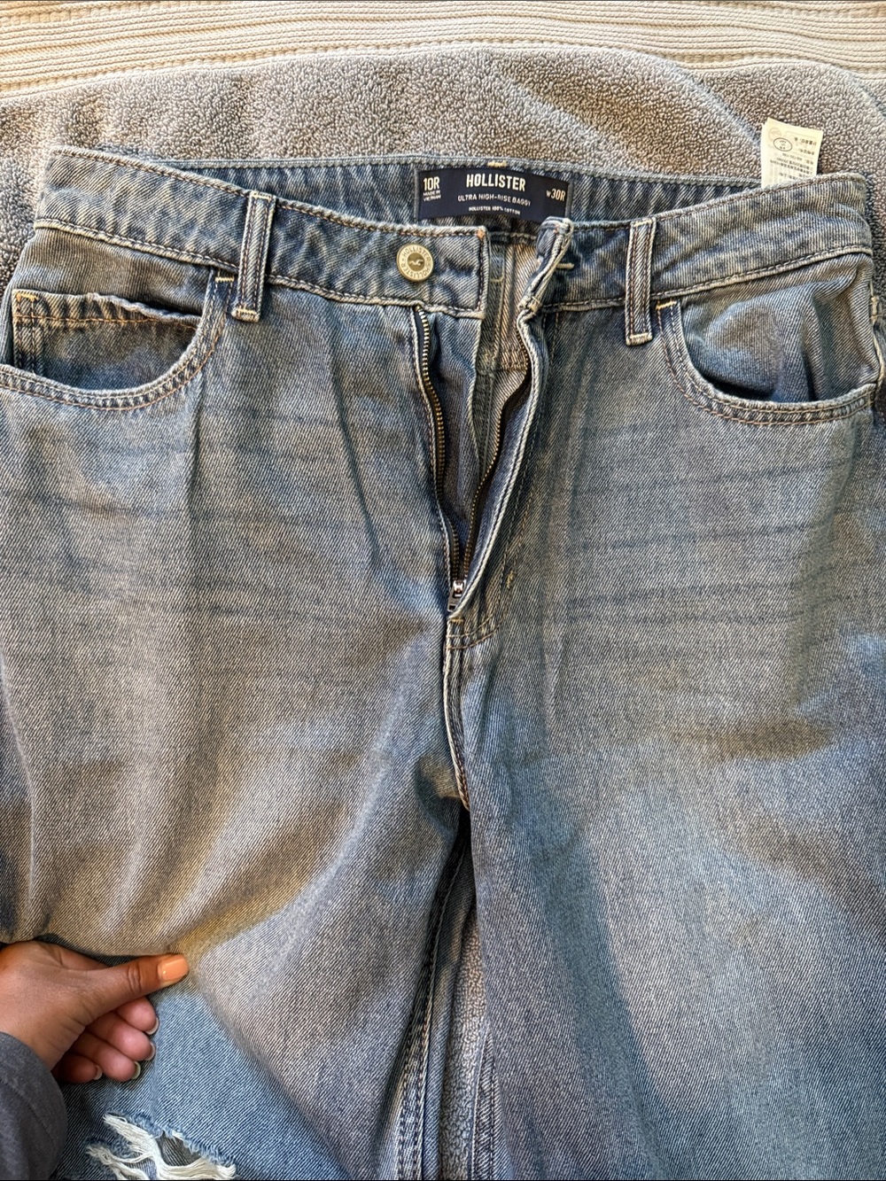 Hollister Women’s Light Blue Relaxed Fit Jeans